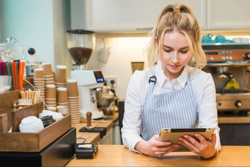 Gestion des finances : Comment les comptes pros en ligne simplifient-ils le quotidien des artisans ?