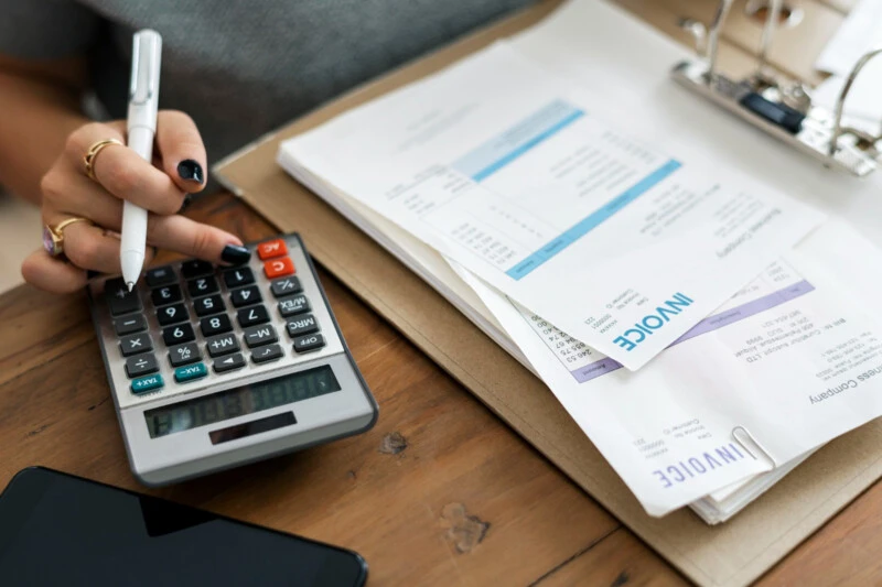 Micro-entrepreneur : comment facturer la TVA quand son plafond de chiffres d’affaires est atteint ?